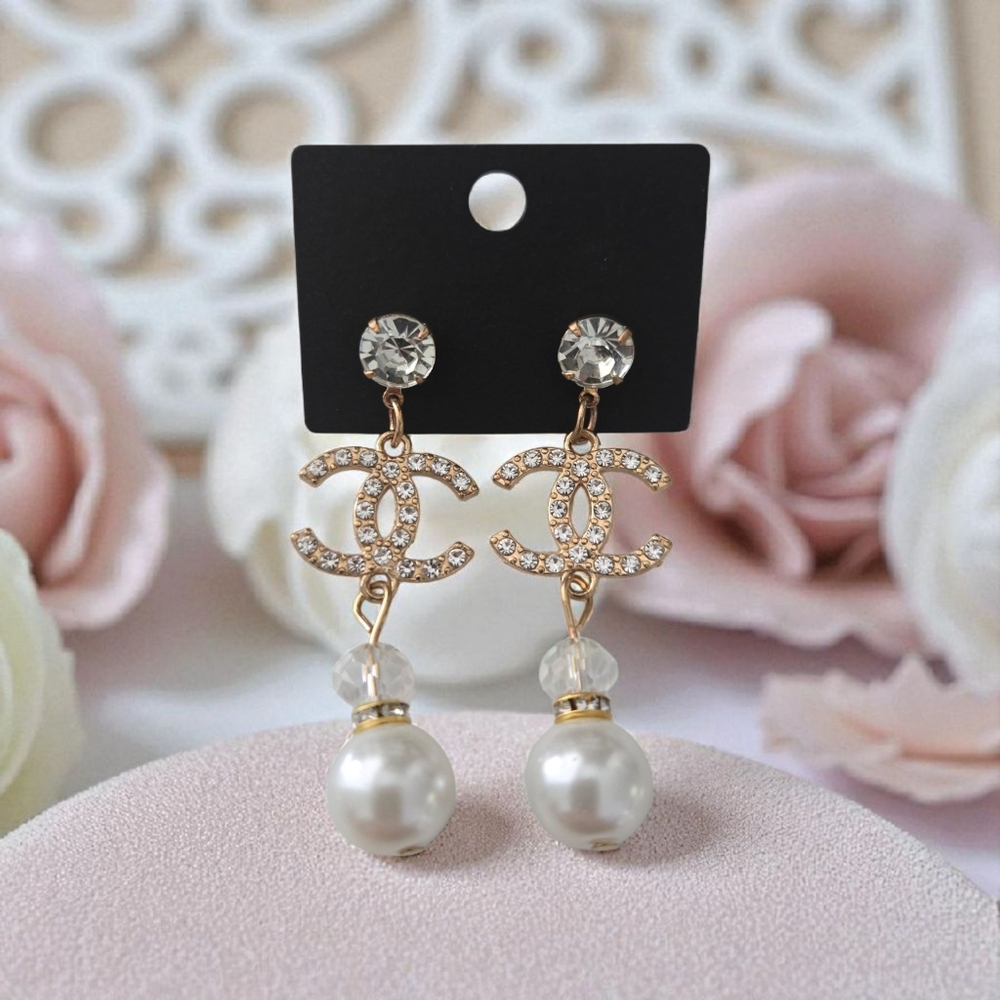 🔥Elegant Gold and White Earrings🔥
